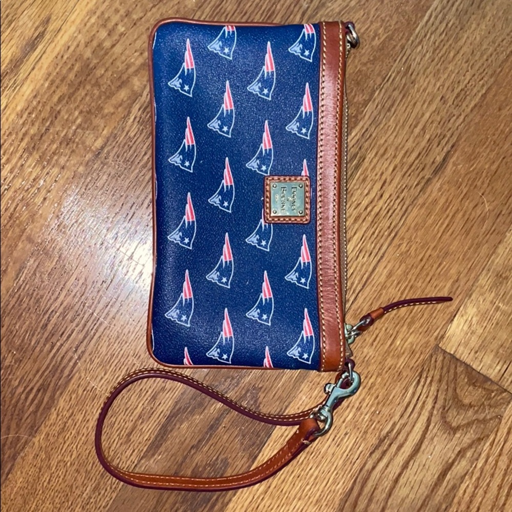 Dooney & Bourke wristlet
